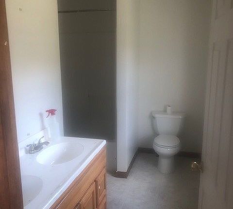 4th image of 15 Tall Oaks Dr