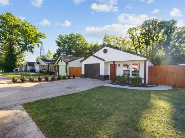 9 Brookhollow Pl, Bentonville, AR 72712