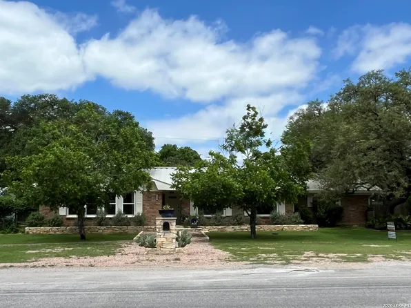819 Pecan St., Blanco, TX 78606
