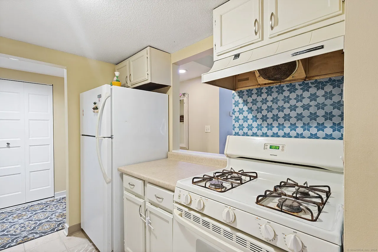 59A Brookwood Dr — Photo 2