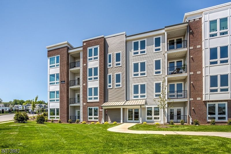 1st image of 1 Vanderbilt Dr #309