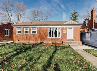 21813 Sunnyside St, Saint Clair Shores, MI 48080