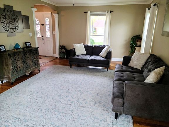 3rd image of 420 Stratford Ct