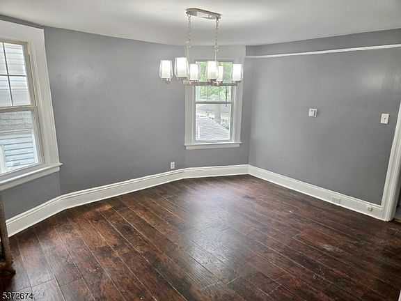 4th image of 111 Shepard Ave Floor 2