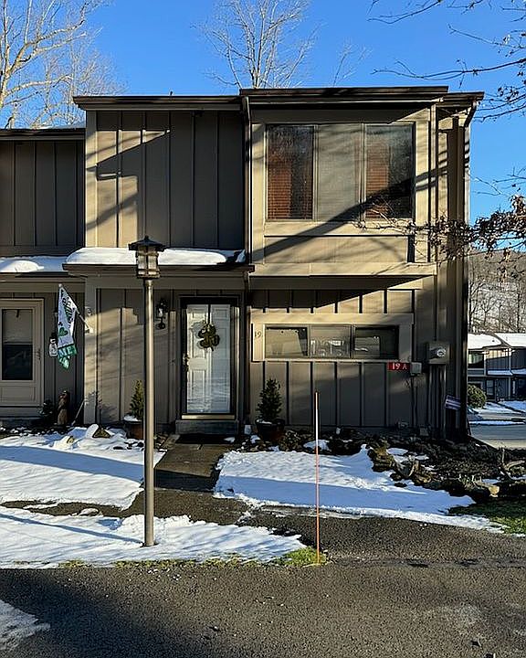 3 story townhouse.