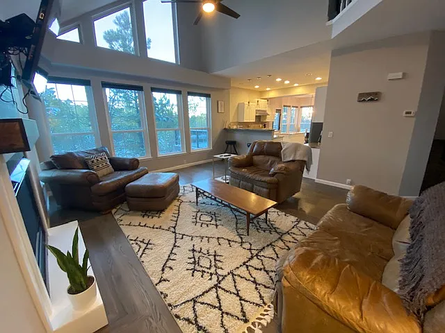 10 Langley Pl — Photo 2