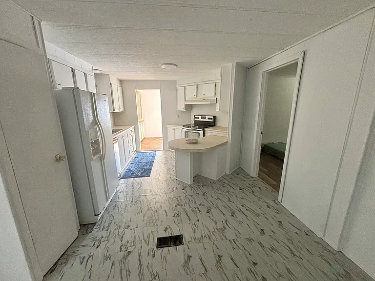 11904 Cove Pl — Photo 2