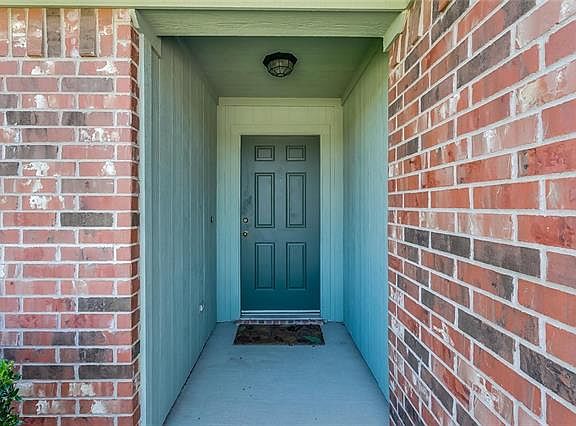 3rd image of 529 Marybeth Dr