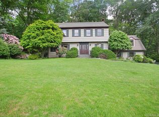 11 River Bend Rd, Trumbull, CT 06611