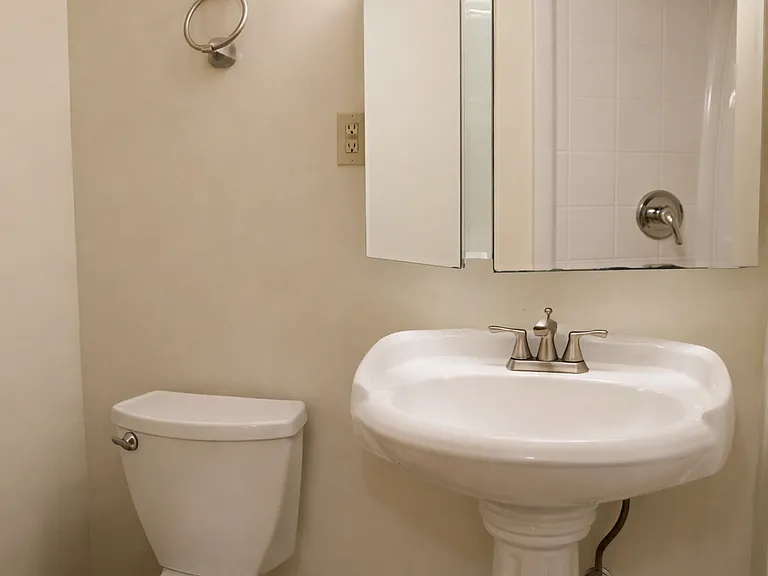 1305 E Hennepin Ave #HOUSE — Photo 8