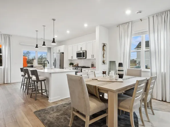 2097 Tyrone Dr, Shakopee, MN 55379