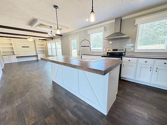 3rd image of 133 Woods Hollow Rd #4