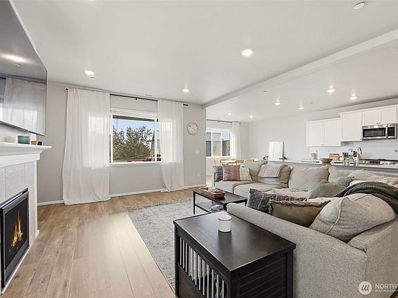 4th image of 3514 80th Avenue NE