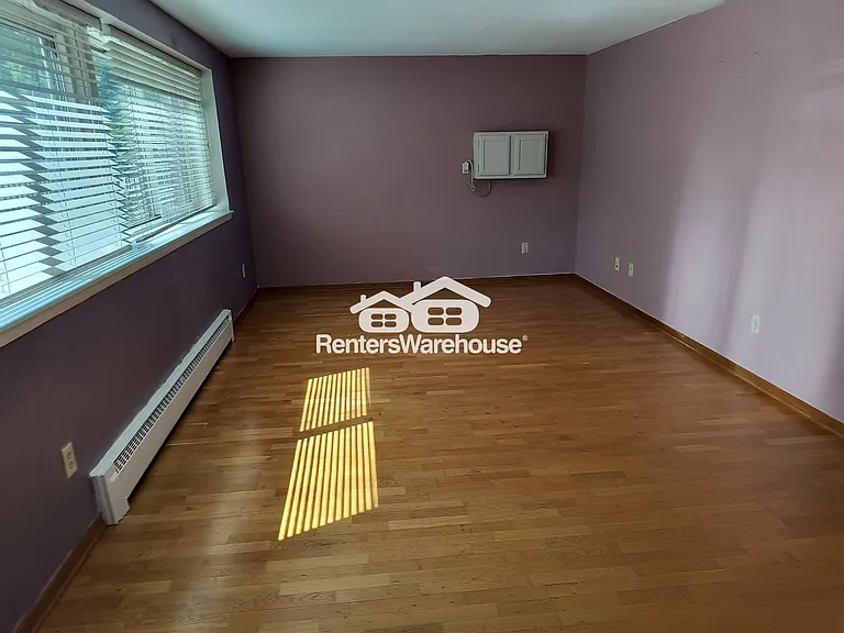 1901 Emerson Ave S #102 — Photo 5