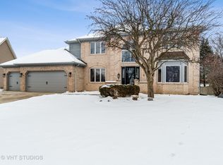 923 Leverenz Rd, Naperville, IL 60565