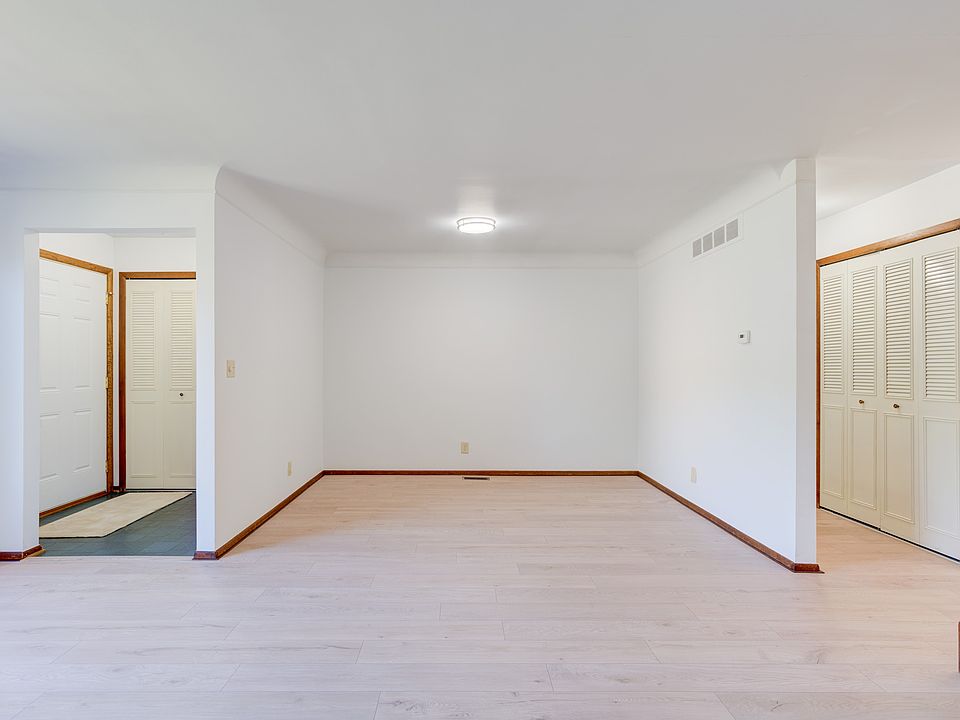 87 Forthton Ave, photo 6