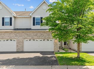 1353 White Oak Dr, Chaska, MN 55318