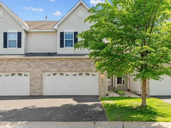 1353 White Oak Dr, Chaska, MN 55318