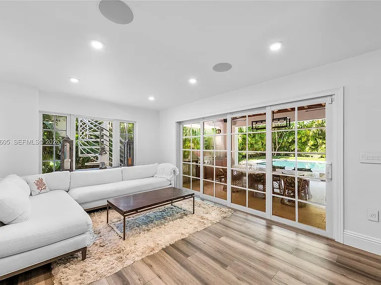 5236 Pine Tree Dr — Photo 22