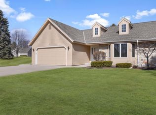 1521 Ridgewood Dr, West Bend, WI 53095