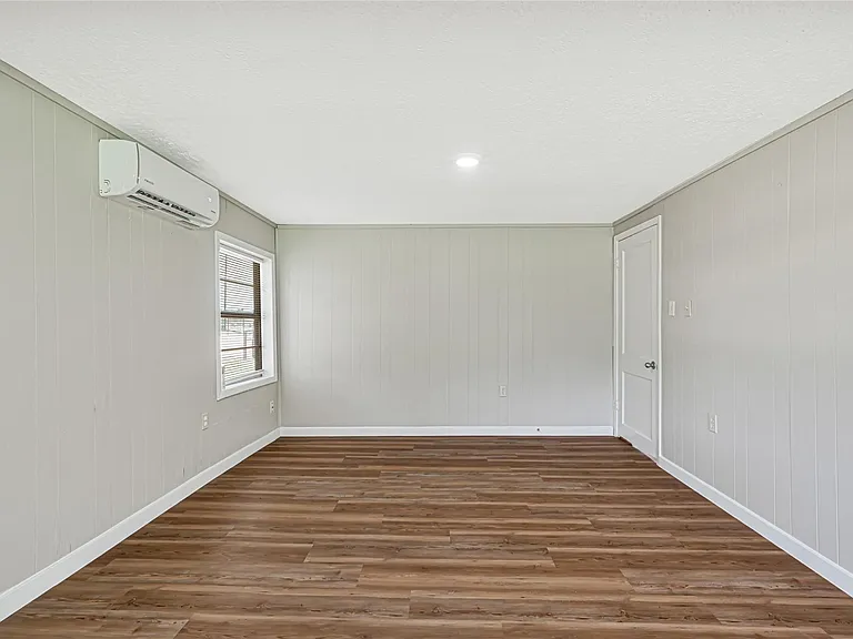 4568 Dunnam Rd #B — Photo 10