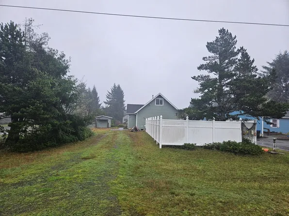 270 Point Brown Ave SE, Ocean Shores, WA 98569