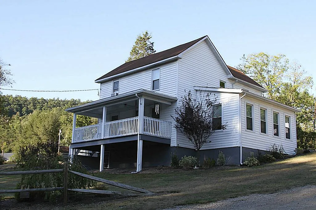 1159 Runville Rd photo 1
