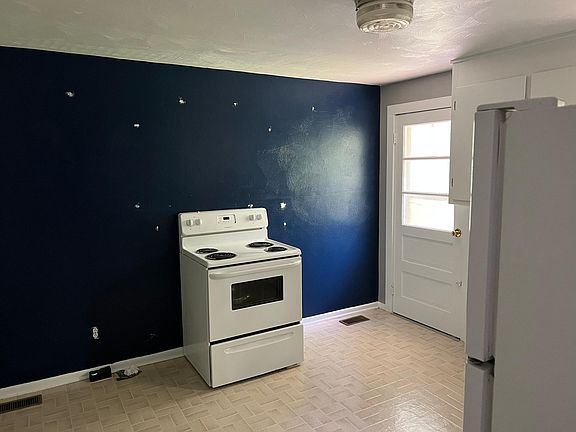 4th image of 1129 12th Street Dr SW