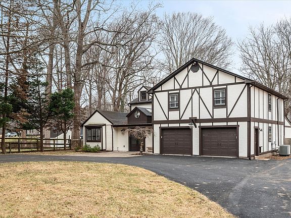 3rd image of 9036 Jeffery Rd