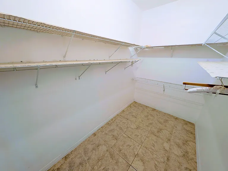 5667 Wellington Ct — Photo 32