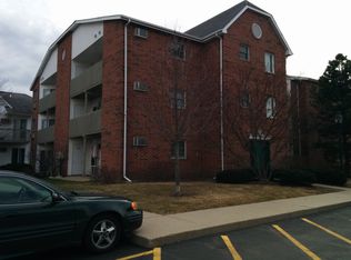 1333 Cunat Ct APT 2G, Lake In The Hills, IL 60156