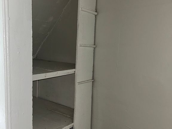 4th image of 255 4th St APT 1