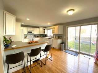 15 Johnson Ct #1B, Newport, RI 02840