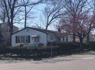 279 Waldo St, Copiague, NY 11726