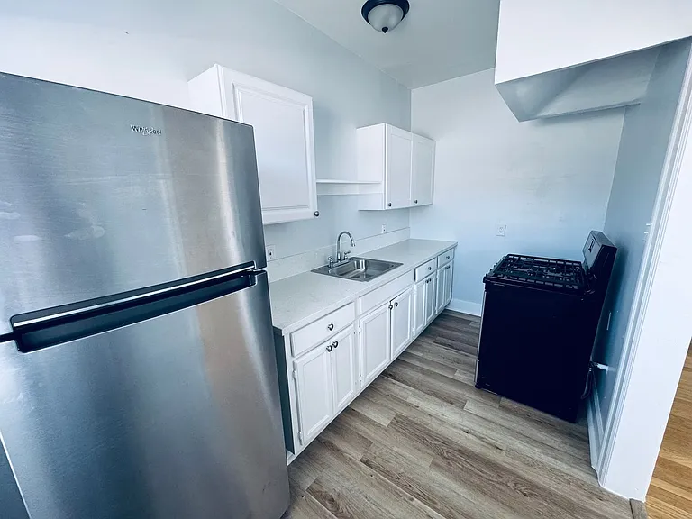 255 S Catalina St — Photo 14