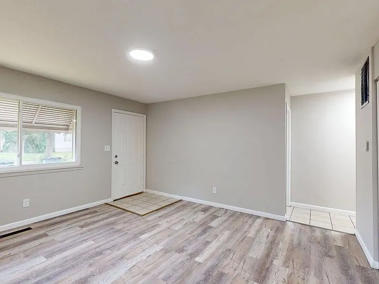 583 Chittenden St — Photo 2