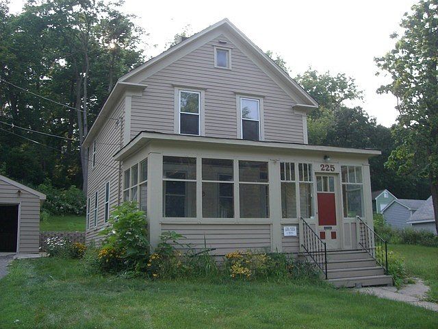 1st image of 225 N Lincoln Ave