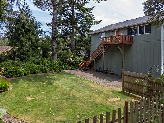 4th image of 4550 SE Lee Ave
