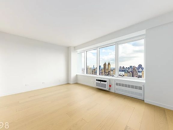 4th image of 561 Amsterdam Ave #2E