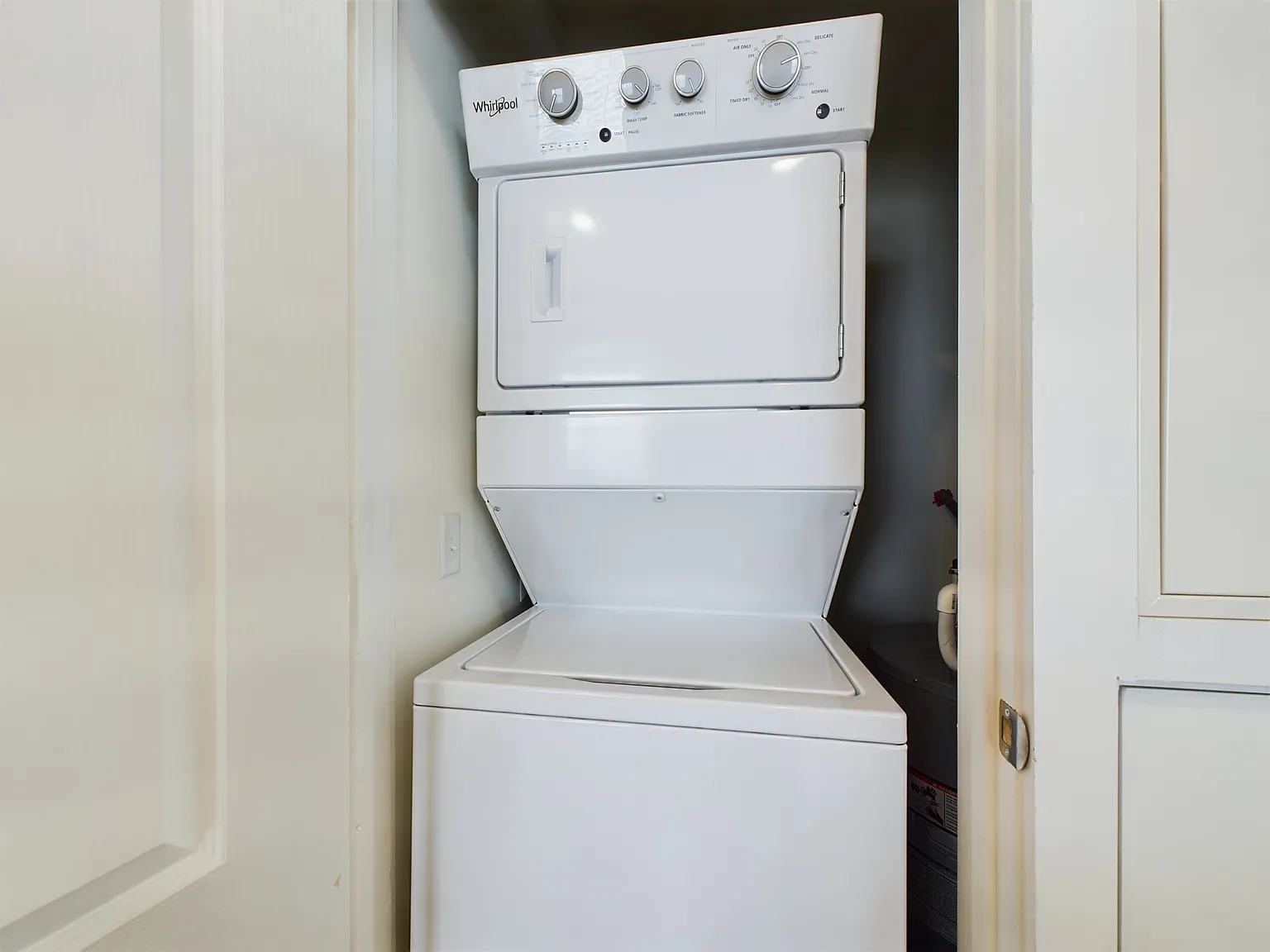 Studio, 664 sqft, $1,729 — Photo 3
