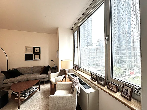 635 West 42nd Street image 8 of 26