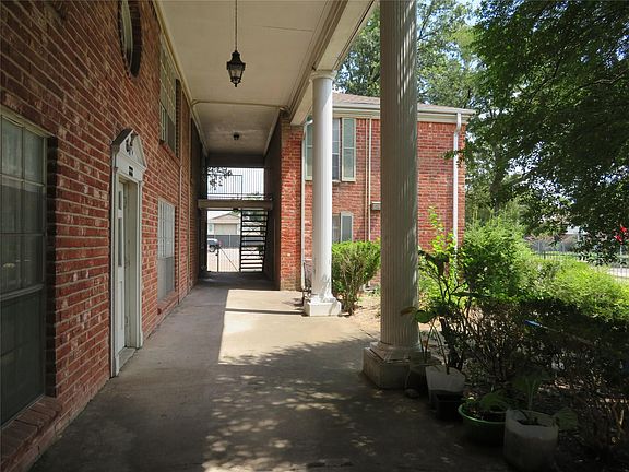 3rd image of 9201 Clarewood Dr APT 23