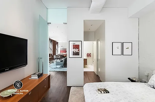 Rented by Coldwell Banker Warburg | media 15
