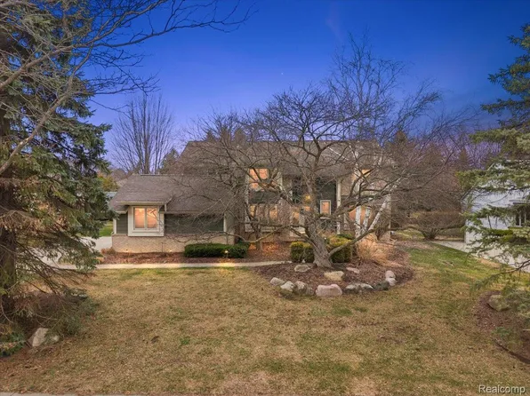 1672 Devonshire Dr, Troy, MI 48098