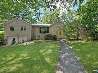5 Ellington Pl, Englewood Cliffs, NJ 07632
