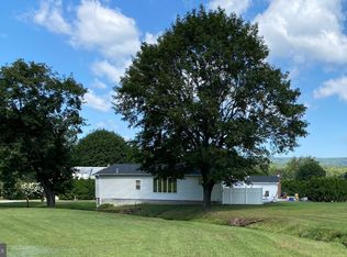 14 1st St, New Ringgold, PA 17960