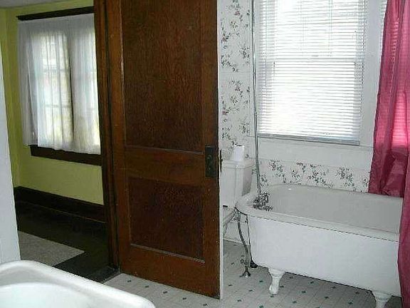 5th image of 136 Fairfield Ave