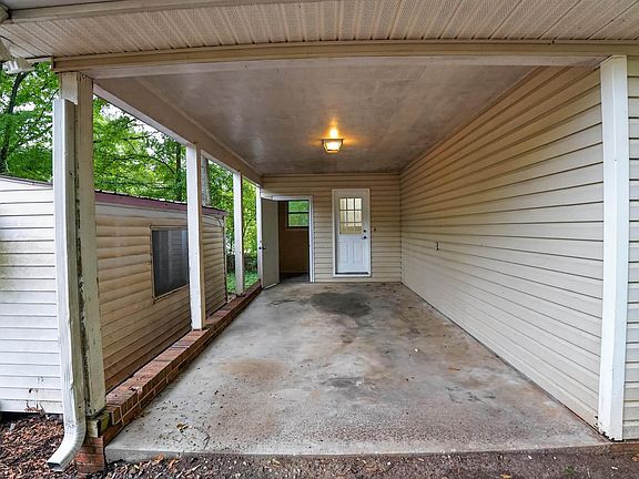 3rd image of 1701 Lyndon Ave