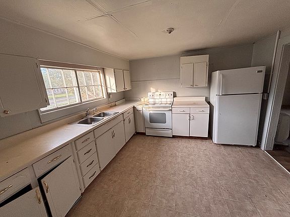 4th image of 702 Beetree Ave