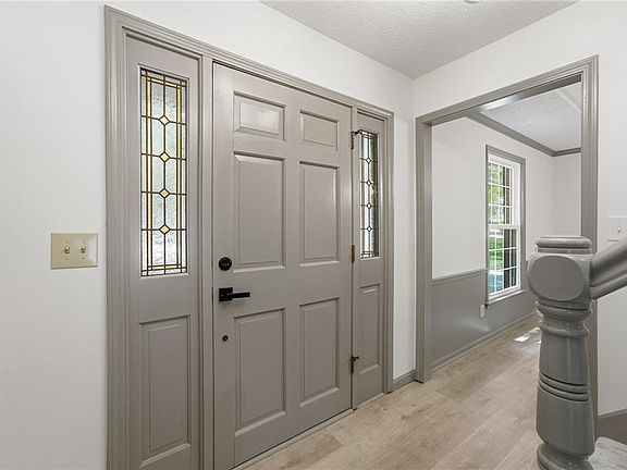 2nd image of 8009 Hallet St